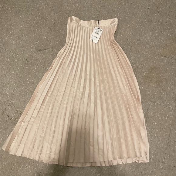 NWT Zara Cream Pleated Maxi Skirt - Picture 3 of 3